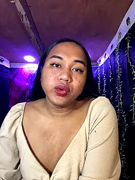 Snapshot of bettina_love chatting on 11-18-25, 04:50 bettina love online show from 11-18-25, 04:50