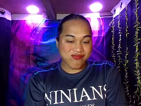 Snapshot of bettina_love chatting on 11-20-25, 10:20 bettina love online show from 11-20-25, 10:20