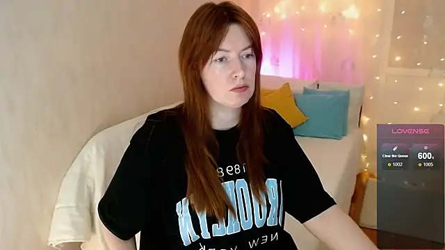 Snapshot of Kira_land chatting on 12-28-24, 04:20 Kira land online show from 12-28-24, 04:20