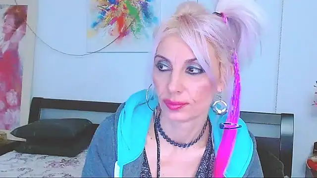 Snapshot of HoneyLara chatting on 02-05-25, 12:42 HoneyLara online show from 02-05-25, 12:42
