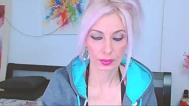 Snapshot of HoneyLara chatting on 02-08-25, 06:55 HoneyLara online show from 02-08-25, 06:55