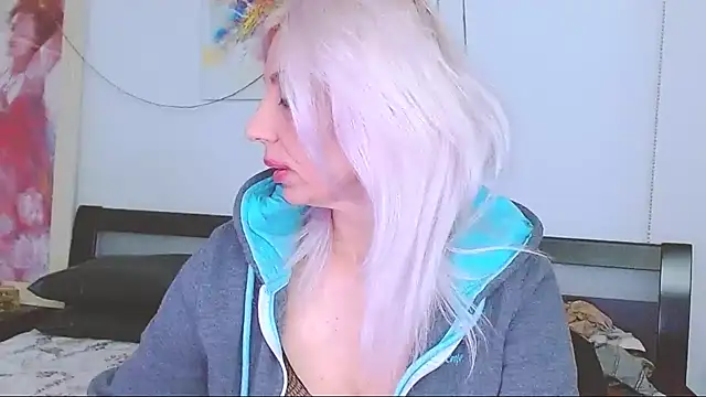 Snapshot of HoneyLara chatting on 02-10-25, 12:08 HoneyLara online show from 02-10-25, 12:08