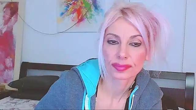 Snapshot of HoneyLara chatting on 02-12-25, 01:52 HoneyLara online show from 02-12-25, 01:52