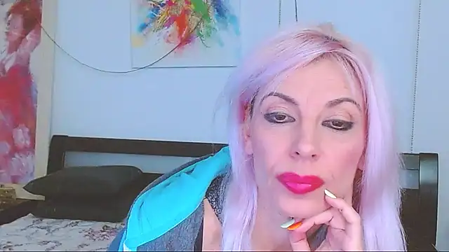 Snapshot of HoneyLara chatting on 02-13-25, 02:23 HoneyLara online show from 02-13-25, 02:23