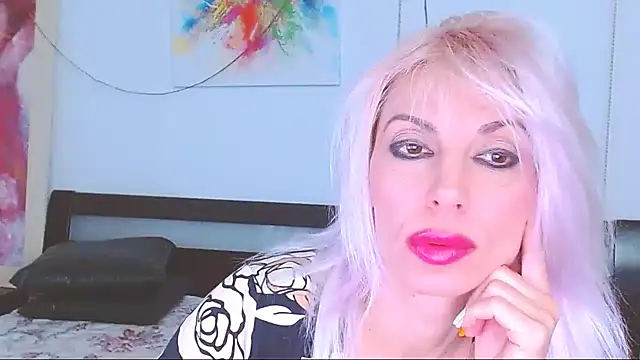Snapshot of HoneyLara chatting on 02-14-25, 02:28 HoneyLara online show from 02-14-25, 02:28