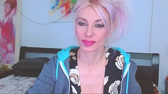 Snapshot of HoneyLara chatting on 02-14-25, 05:30 HoneyLara online show from 02-14-25, 05:30