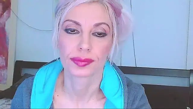 Snapshot of HoneyLara chatting on 02-15-25, 01:31 HoneyLara online show from 02-15-25, 01:31