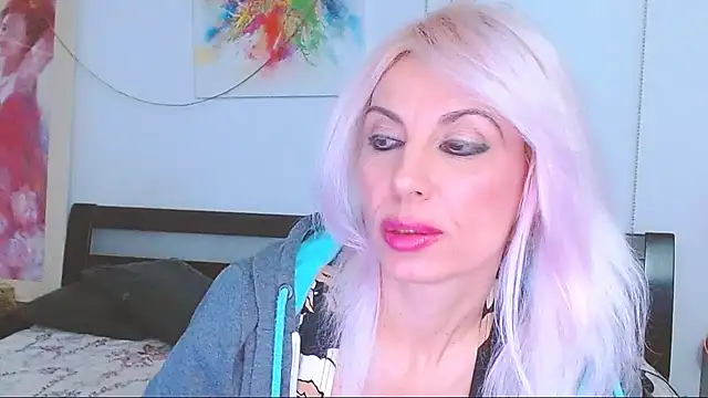 Snapshot of HoneyLara chatting on 02-17-25, 03:25 HoneyLara online show from 02-17-25, 03:25