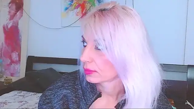 Snapshot of HoneyLara chatting on 02-18-25, 12:48 HoneyLara online show from 02-18-25, 12:48