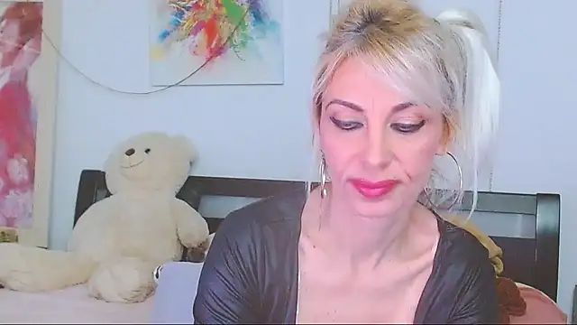 HoneyLara online show from 04-18-26, 10:21