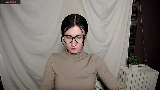 Snapshot of MaryEm976 chatting on 12-06-24, 11:54 MaryEm976 online show from 12-06-24, 11:54