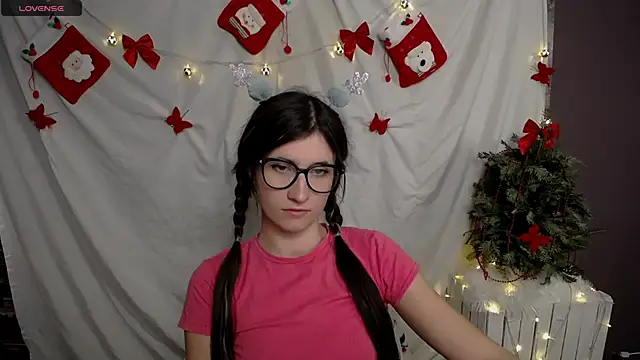 Snapshot of MaryEm976 chatting on 12-10-24, 09:23 MaryEm976 online show from 12-10-24, 09:23