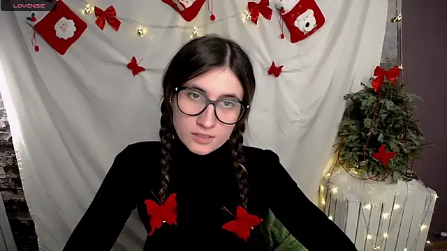 Snapshot of MaryEm976 chatting on 12-11-24, 03:05 MaryEm976 online show from 12-11-24, 03:05
