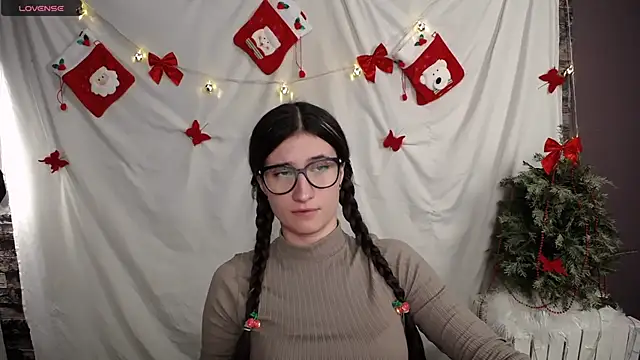 Snapshot of MaryEm976 chatting on 12-12-24, 12:01 MaryEm976 online show from 12-12-24, 12:01