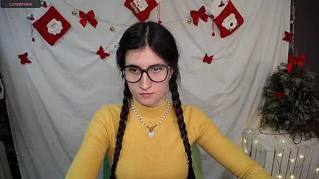 Snapshot of MaryEm976 chatting on 12-14-24, 12:44 MaryEm976 online show from 12-14-24, 12:44