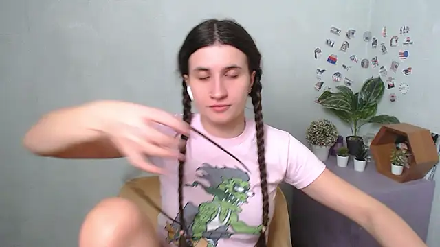 Snapshot of MaryEm976 chatting on 01-10-26, 04:14 MaryEm976 online show from 01-10-26, 04:14