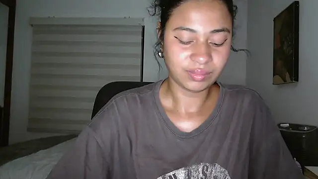 Snapshot of dark_enchantress_ chatting on 07-09-26, 12:15 dark enchantress online show from 07-09-26, 12:15
