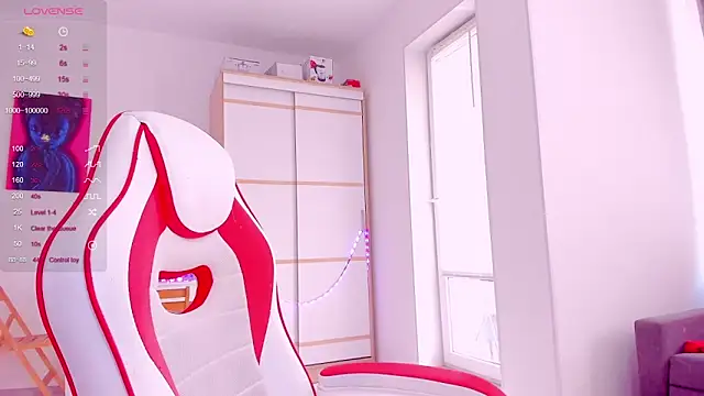 Snapshot of HotCarolineXO chatting on 03-10-25, 08:04 HotCarolineXO online show from 03-10-25, 08:04