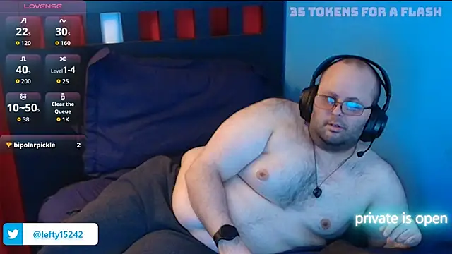 Snapshot of lefty15242 chatting on 10-27-25, 01:53 lefty15242 online show from 10-27-25, 01:53