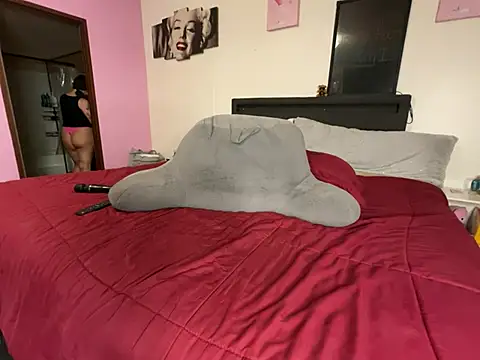Snapshot of AngelSinz69 chatting on 12-11-24, 02:33 AngelSinz69 online show from 12-11-24, 02:33