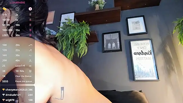 Mackenzie Moore online show from 12-04-24, 12:30