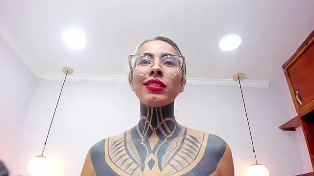 Snapshot of NicoleBlum chatting on 01-06-25, 10:15 NicoleBlum online show from 01-06-25, 10:15