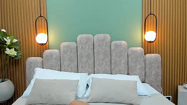 Snapshot of NicoleBlum chatting on 02-18-25, 04:16 NicoleBlum online show from 02-18-25, 04:16