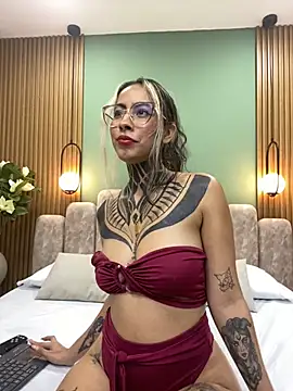 Snapshot of NicoleBlum chatting on 03-11-25, 07:14 NicoleBlum online show from 03-11-25, 07:14