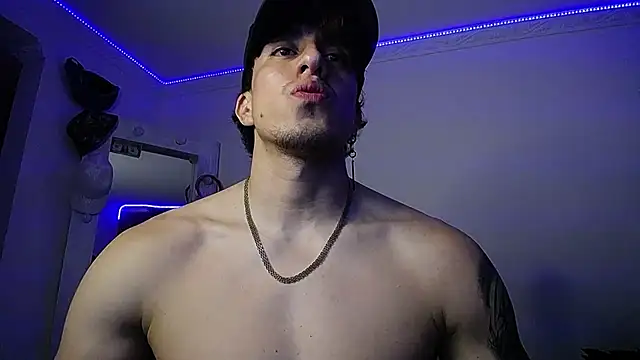 Snapshot of strongboy_ chatting on 01-19-25, 12:38 strongboy online show from 01-19-25, 12:38