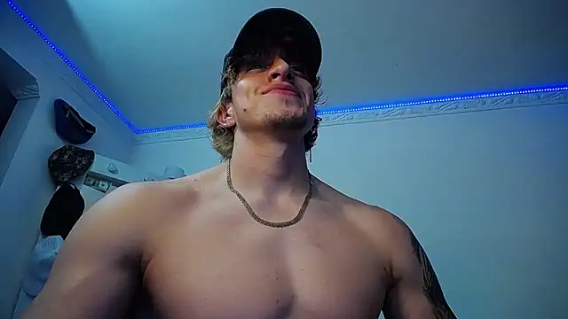 Snapshot of strongboy_ chatting on 03-15-25, 05:30 strongboy online show from 03-15-25, 05:30