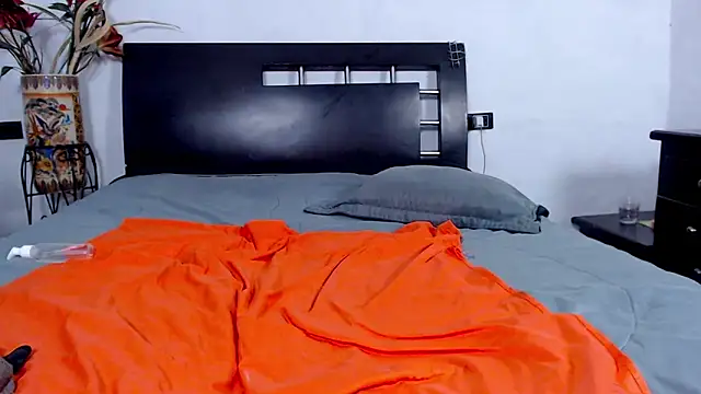 AikoTailor online show from 12-20-25, 01:18