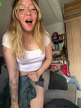 Snapshot of Darling_XXX chatting on 04-03-26, 06:39 Darling XXX online show from 04-03-26, 06:39