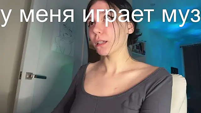 Snapshot of pinkdolly18 chatting on 10-27-25, 10:14 pinkdolly18 online show from 10-27-25, 10:14