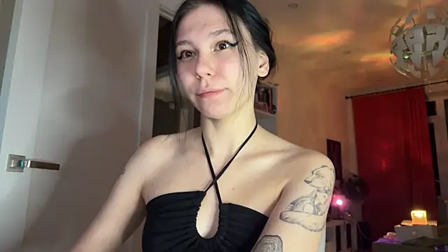 Snapshot of pinkdolly18 chatting on 10-29-25, 10:22 pinkdolly18 online show from 10-29-25, 10:22