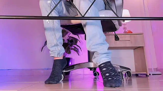 Snapshot of ArchieCollins chatting on 10-31-25, 11:50 ArchieCollins online show from 10-31-25, 11:50