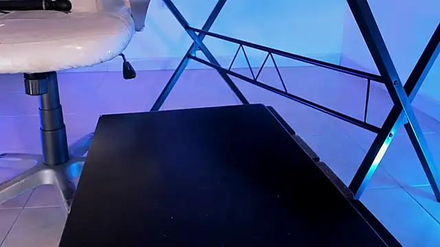 Snapshot of ArchieCollins chatting on 11-05-25, 10:10 ArchieCollins online show from 11-05-25, 10:10