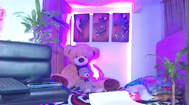 Hotgiirl 1 online show from 02-13-25, 01:19