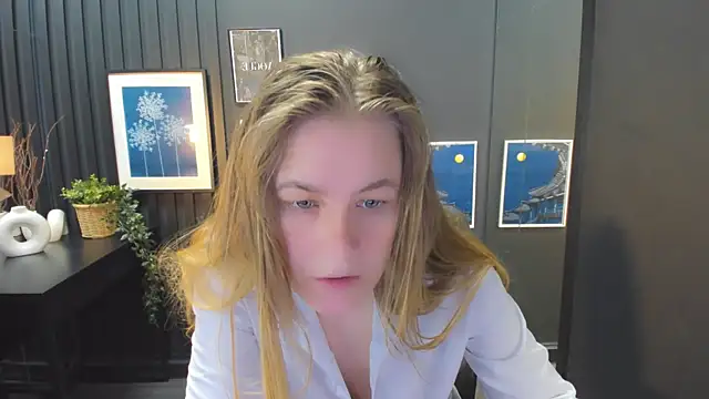 Snapshot of JadeSoft chatting on 10-12-25, 01:32 JadeSoft online show from 10-12-25, 01:32