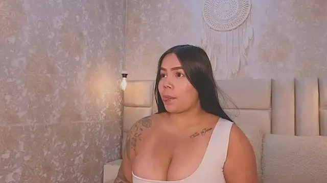 EmilyQueen3x online show from 04-06-26, 02:29