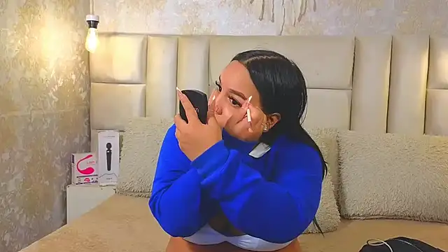 EmilyQueen3x online show from 04-29-26, 12:31