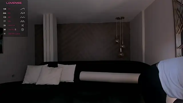 MartinnaBonnet online show from 12-19-24, 04:57