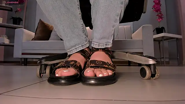 MartinnaBonnet online show from 02-28-25, 10:41