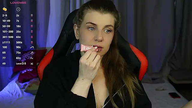 Snapshot of Just_alice chatting on 03-20-25, 03:25 Just alice online show from 03-20-25, 03:25