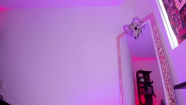 EmmaRusso online show from 04-25-26, 04:04