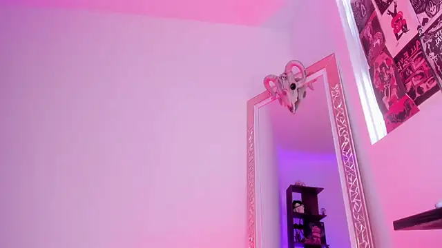 EmmaRusso online show from 04-26-26, 02:26