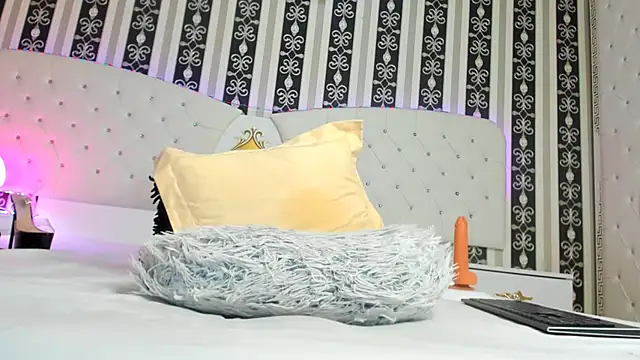 Snapshot of Aidasina chatting on 03-06-25, 11:20 Aidasina online show from 03-06-25, 11:20