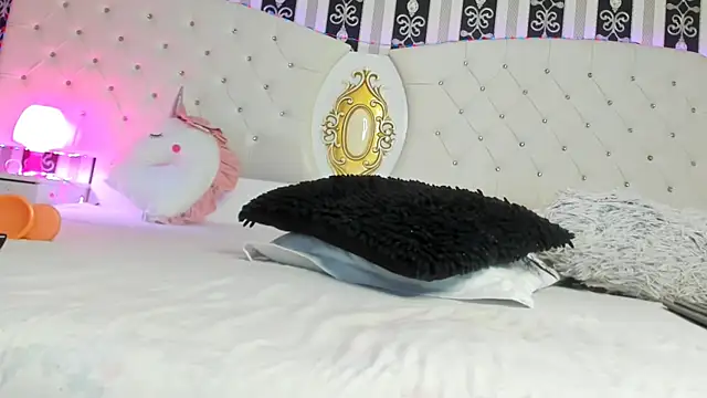 Snapshot of Aidasina chatting on 03-10-25, 08:12 Aidasina online show from 03-10-25, 08:12