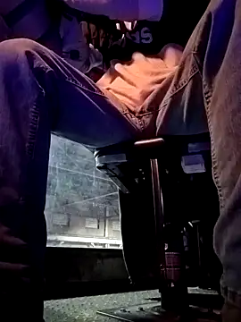 Snapshot of mak_bain chatting on 12-20-24, 02:08 mak bain online show from 12-20-24, 02:08