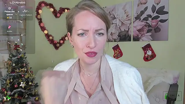 Snapshot of Queenymel chatting on 12-17-24, 03:39 Queenymel online show from 12-17-24, 03:39