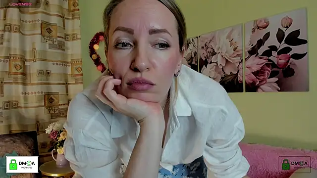 Snapshot of Queenymel chatting on 01-29-25, 03:58 Queenymel online show from 01-29-25, 03:58